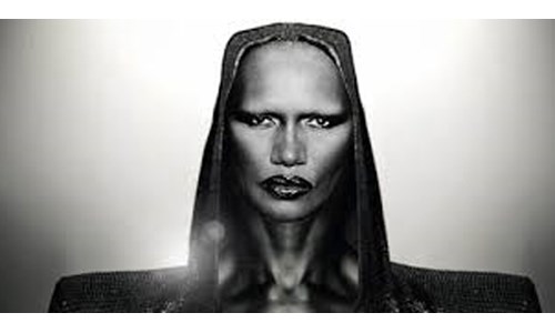 GRACE JONES, BOND SETİNİ TERK ETTİ